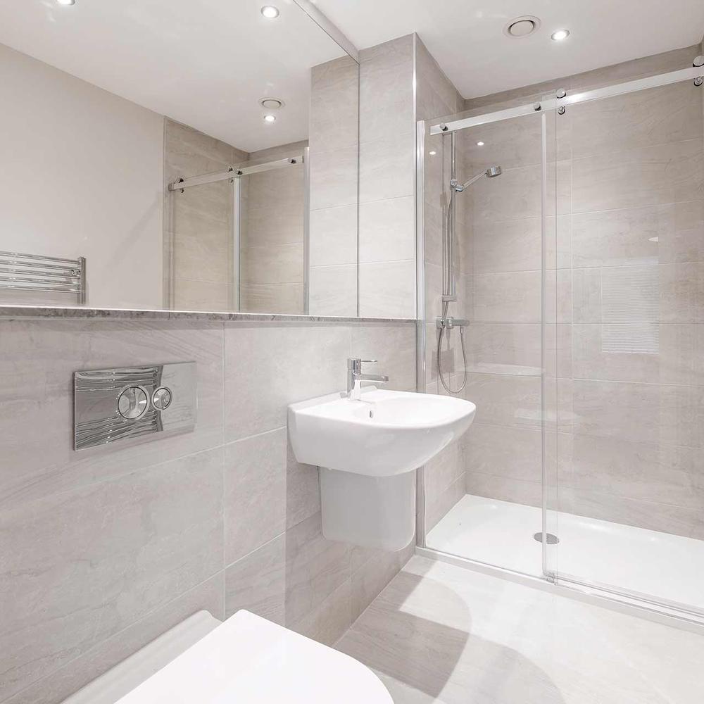 Baño con sofisticación y estilo minimalista