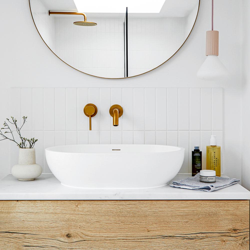 Baño con un atractivo natural