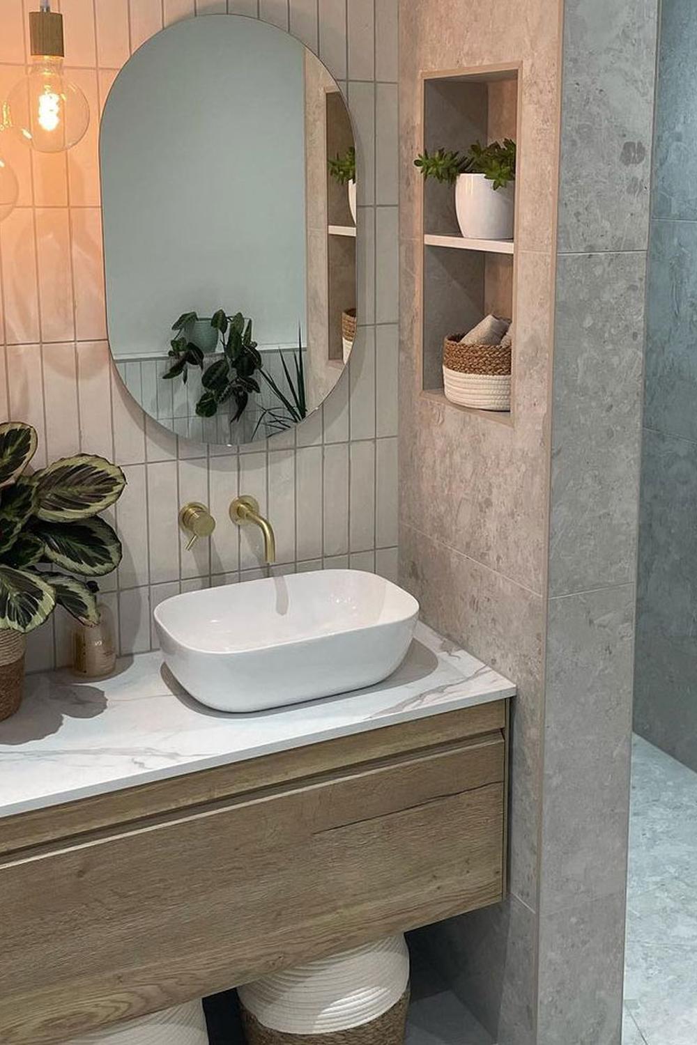 Baño moderno que combina elegancia y simplicidad