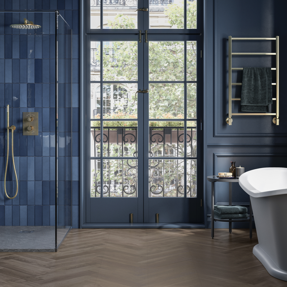 Baño parisino con toques de arte moderno