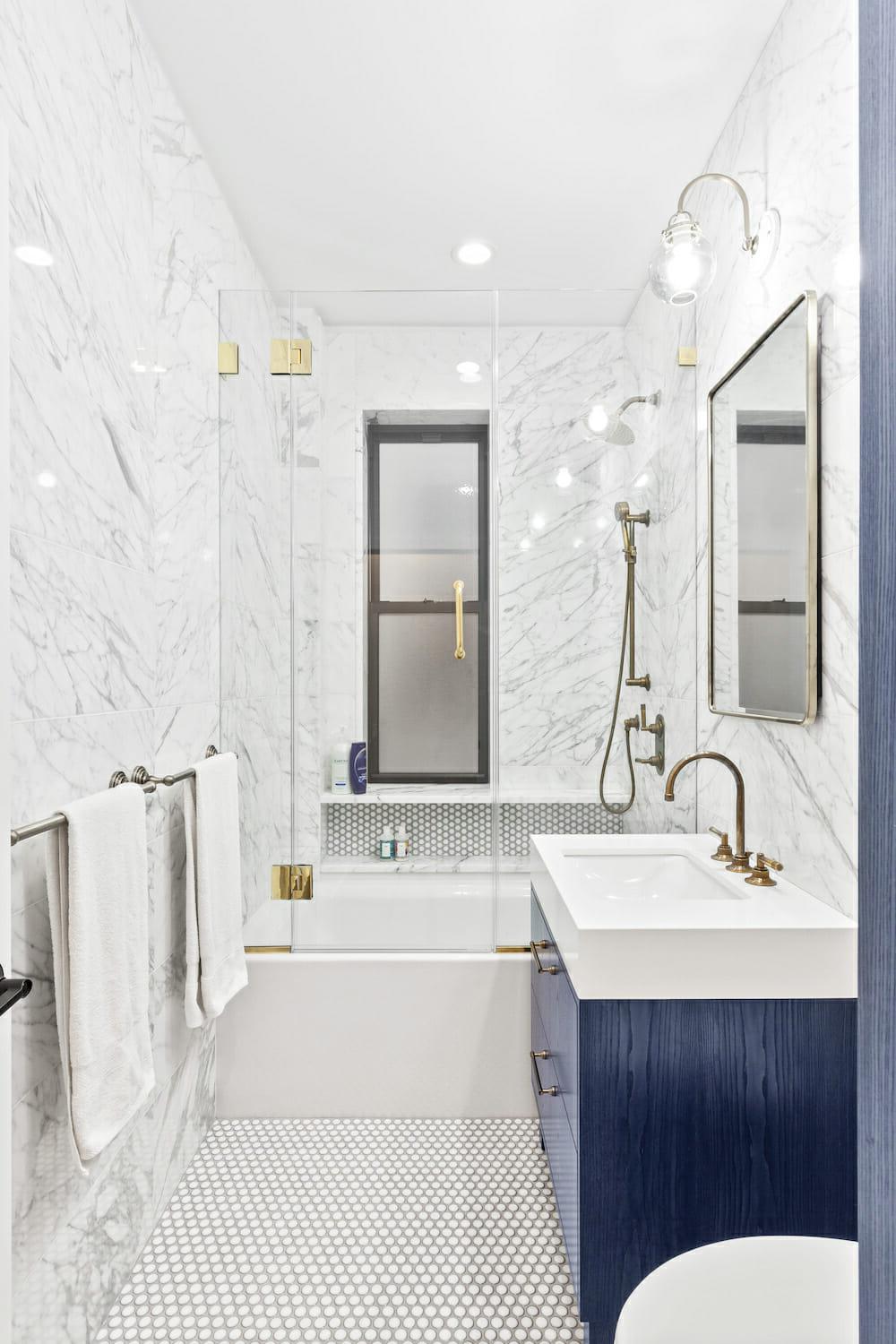 24 Penny Tile Bathroom Ideas for a Timeless Look