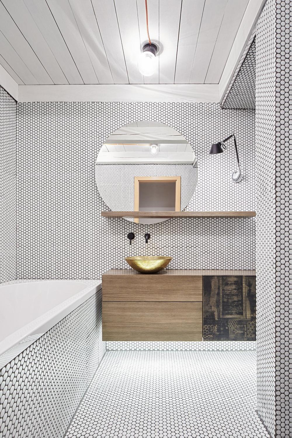 An inviting bathroom featuring thoughtful design elements and textures.