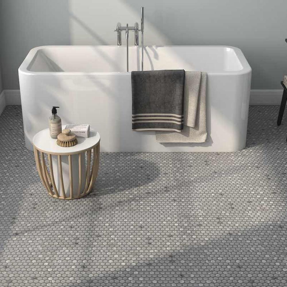 Penny Tile Floor: Estilo contemporáneo en tonos grises