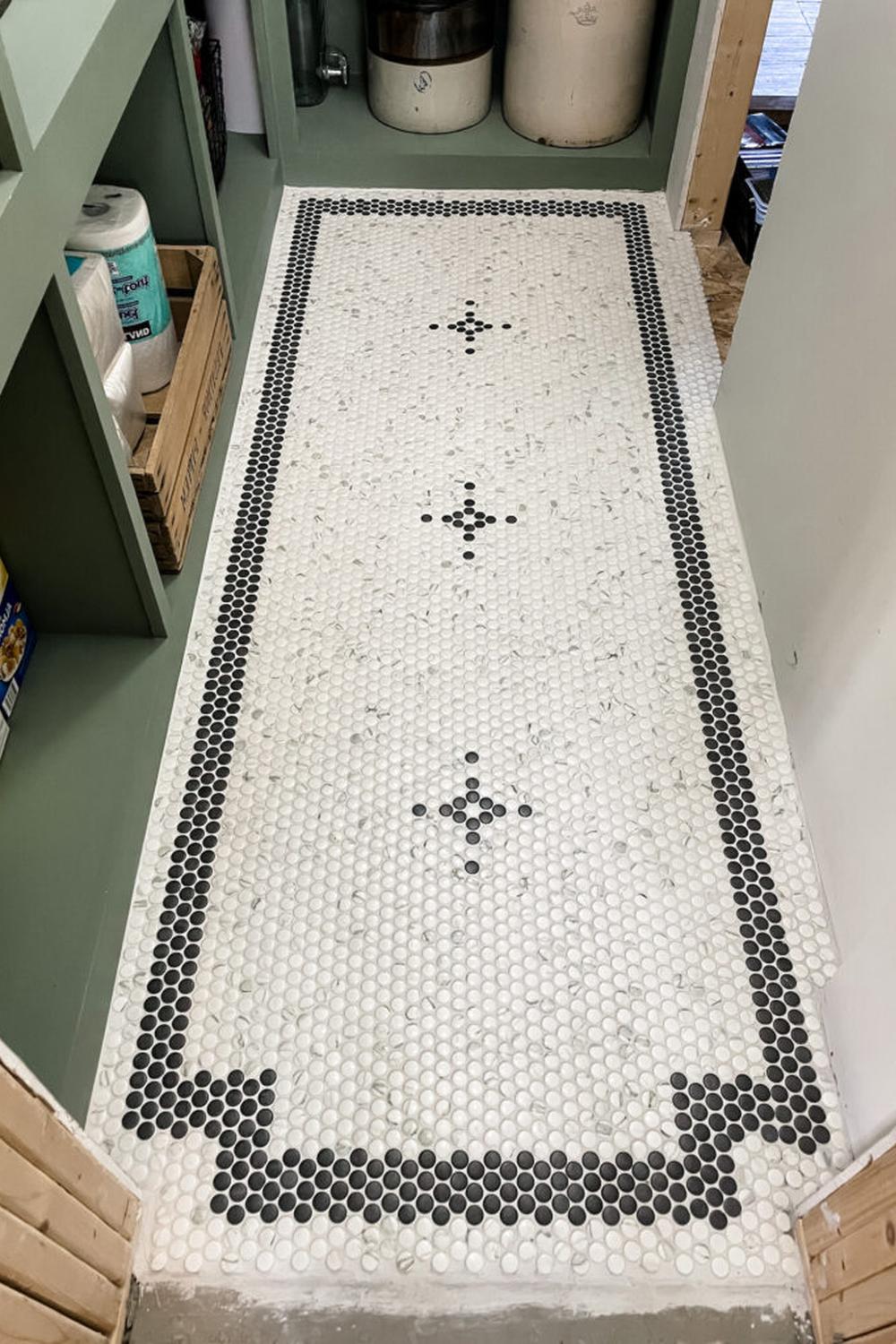 Penny Tile Layout: Geometría y estilo en el baño