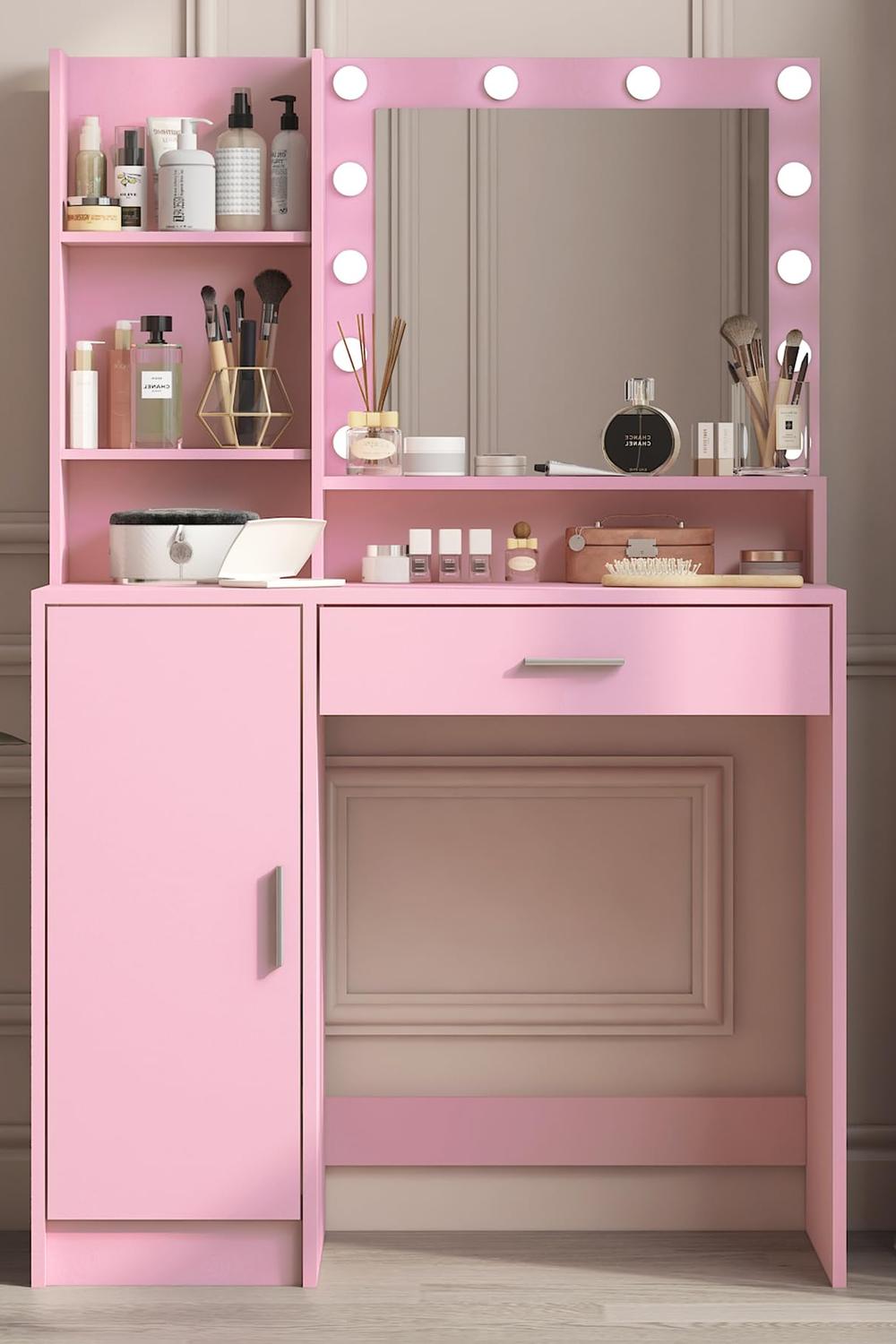 Tocador rosa moderno con estantes abiertos