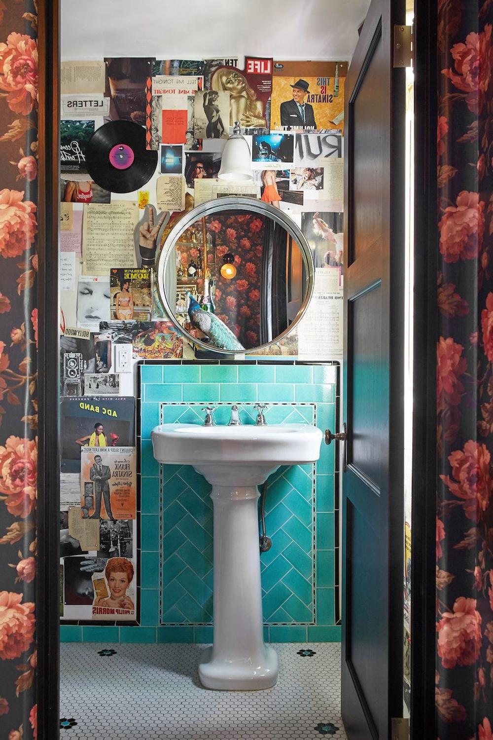 Bathroom decorated with vintage accents and characteristic warmth