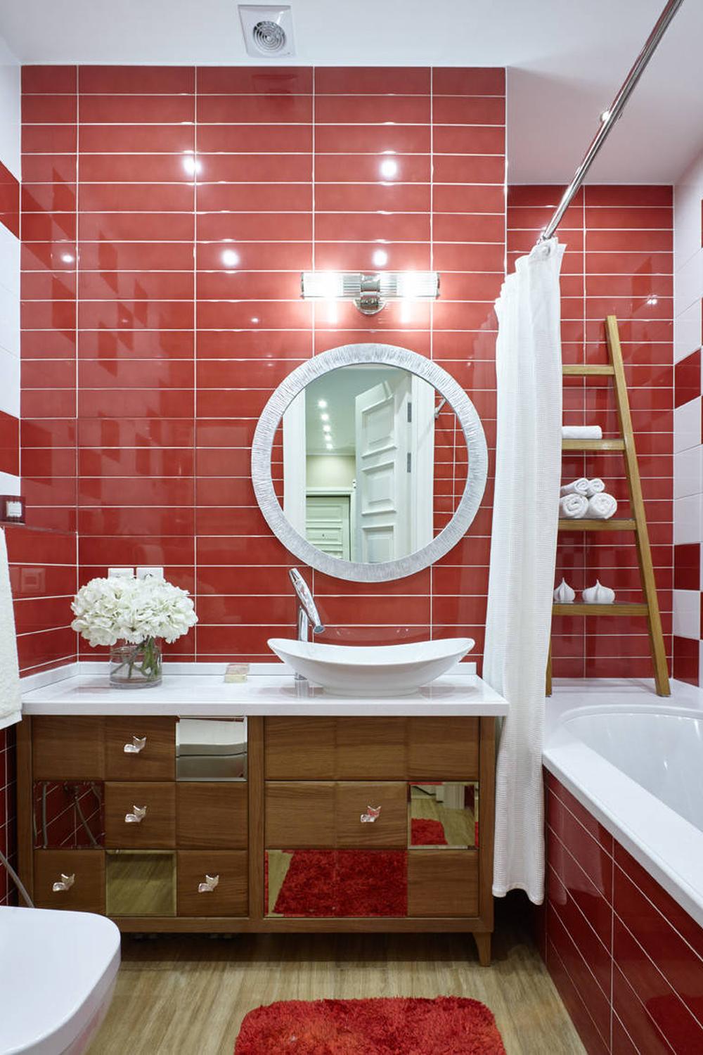 26 Inspiring Ways to Style Your Red Tile Bathroom for a Bold Look