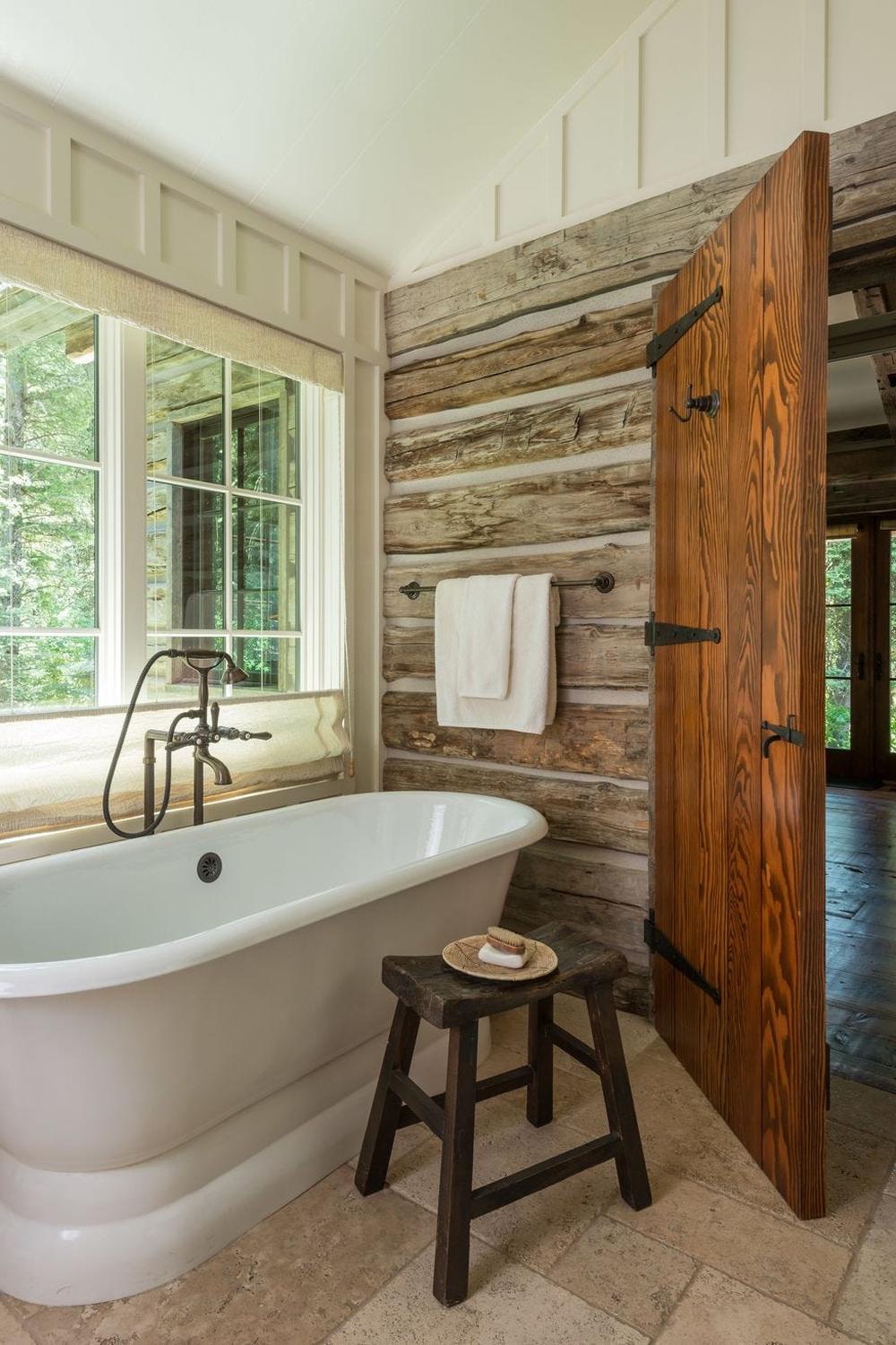 Rustic bathroom featuring daring combinations that showcase originality.