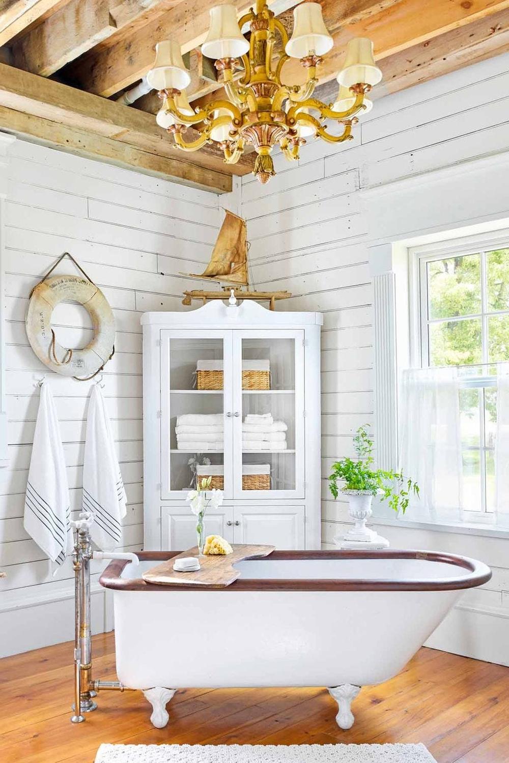 Rustic bathroom showcasing sophisticated detailing with warm elements and contrasting colors.