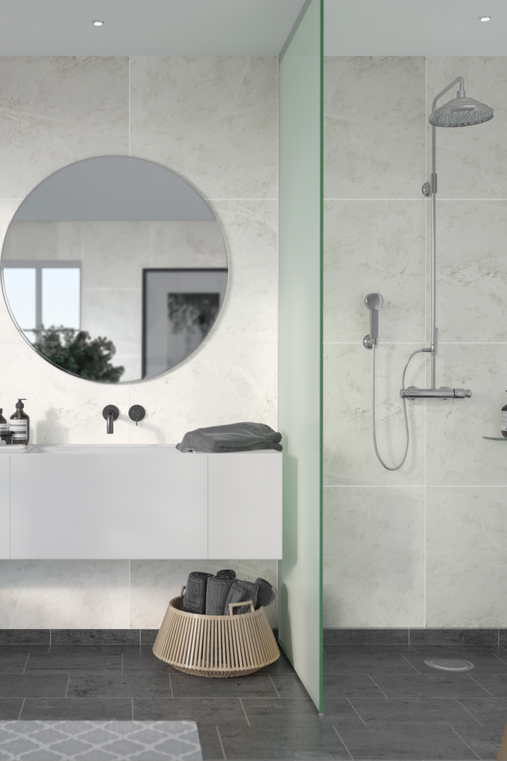 Baño escandinavo con mármol y espejos redondos