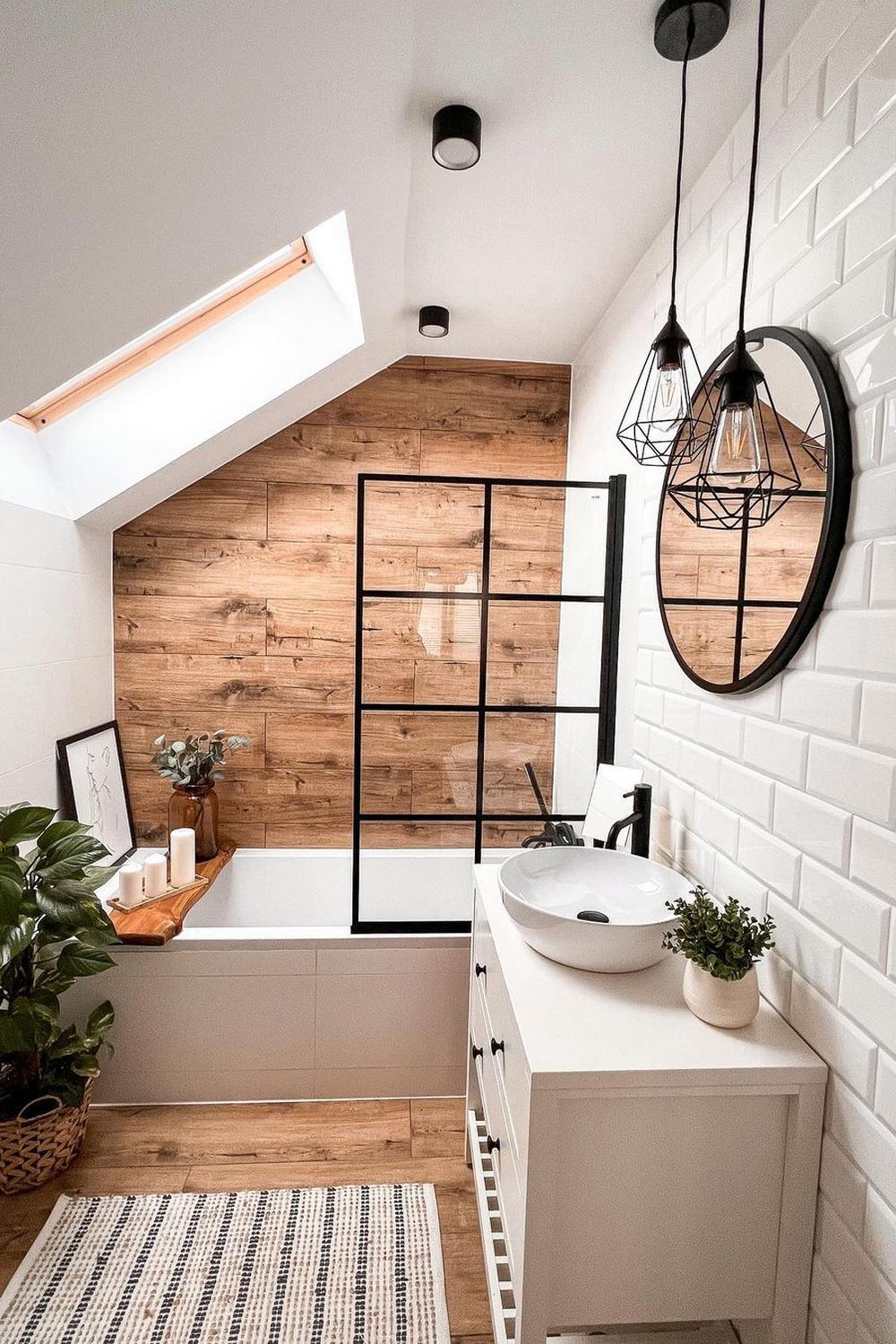 Baño escandinavo armónico con mármol y madera