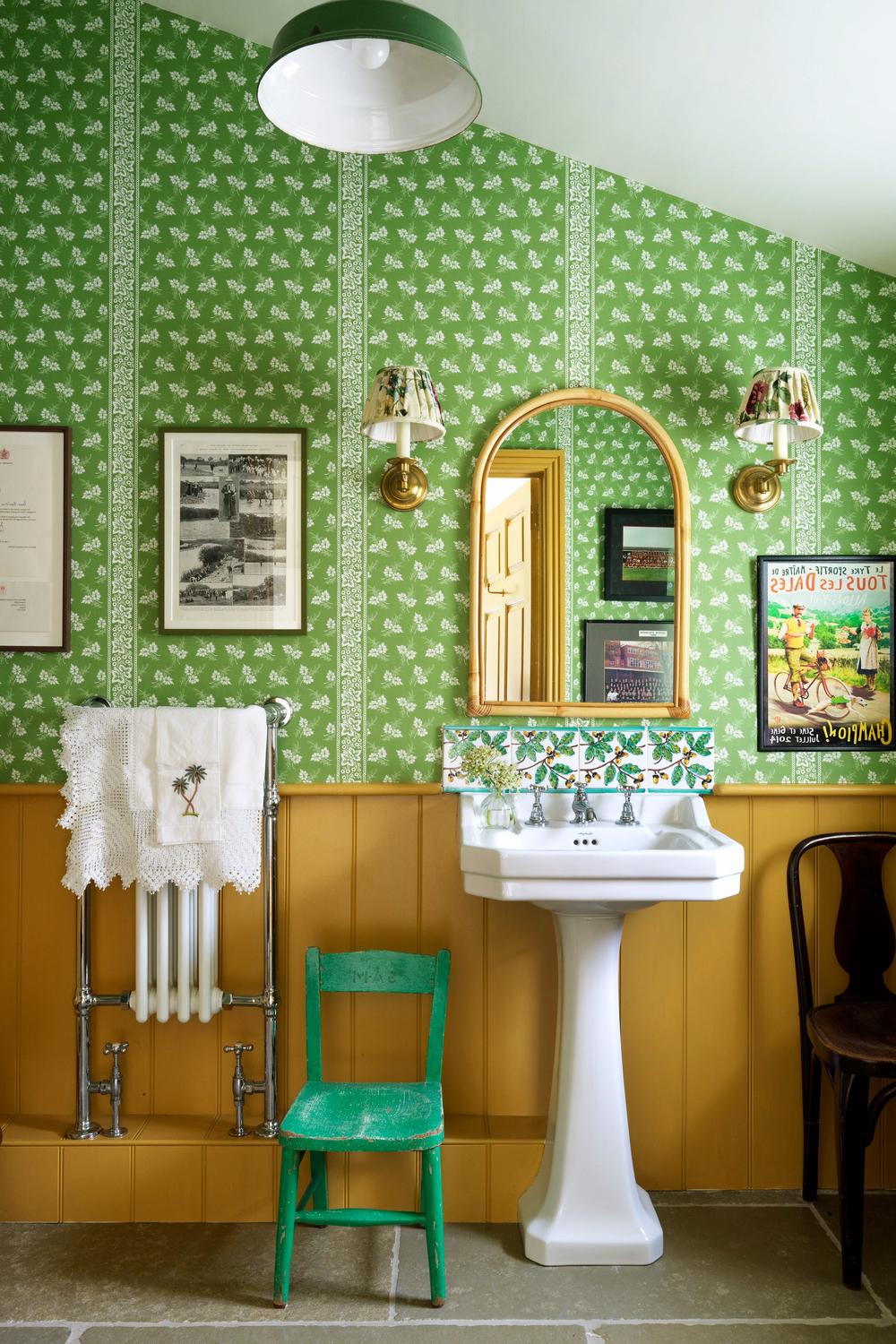 Vibrant wallpaper with decorative accents in a shabby chic bathroom