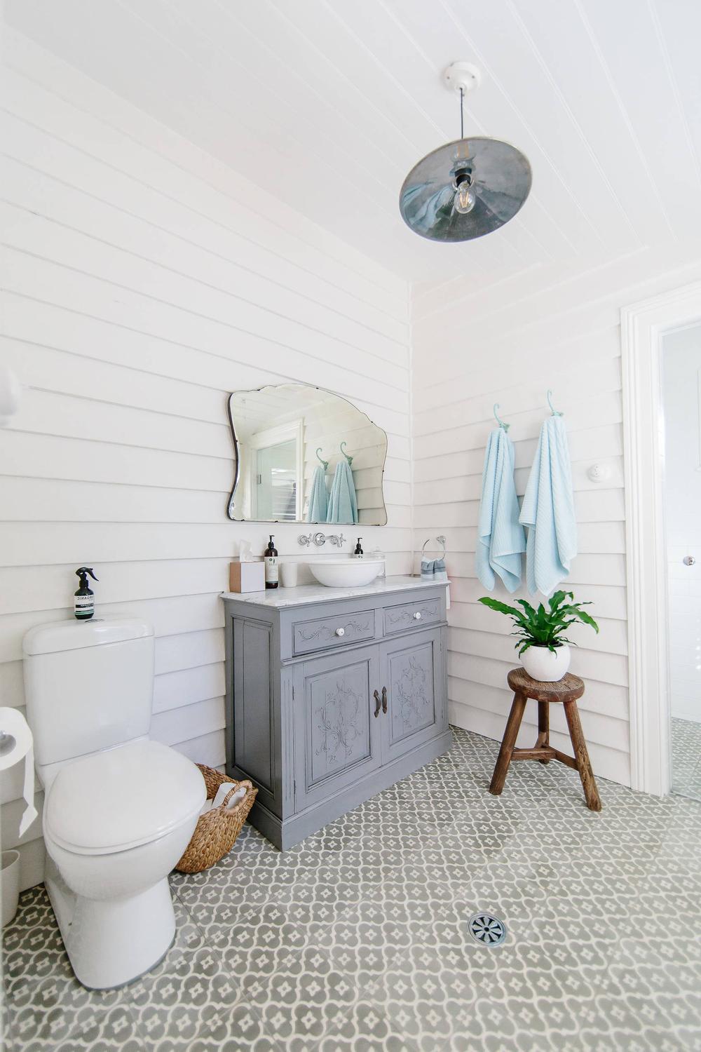 Baño con estilo y modernidad contemporánea