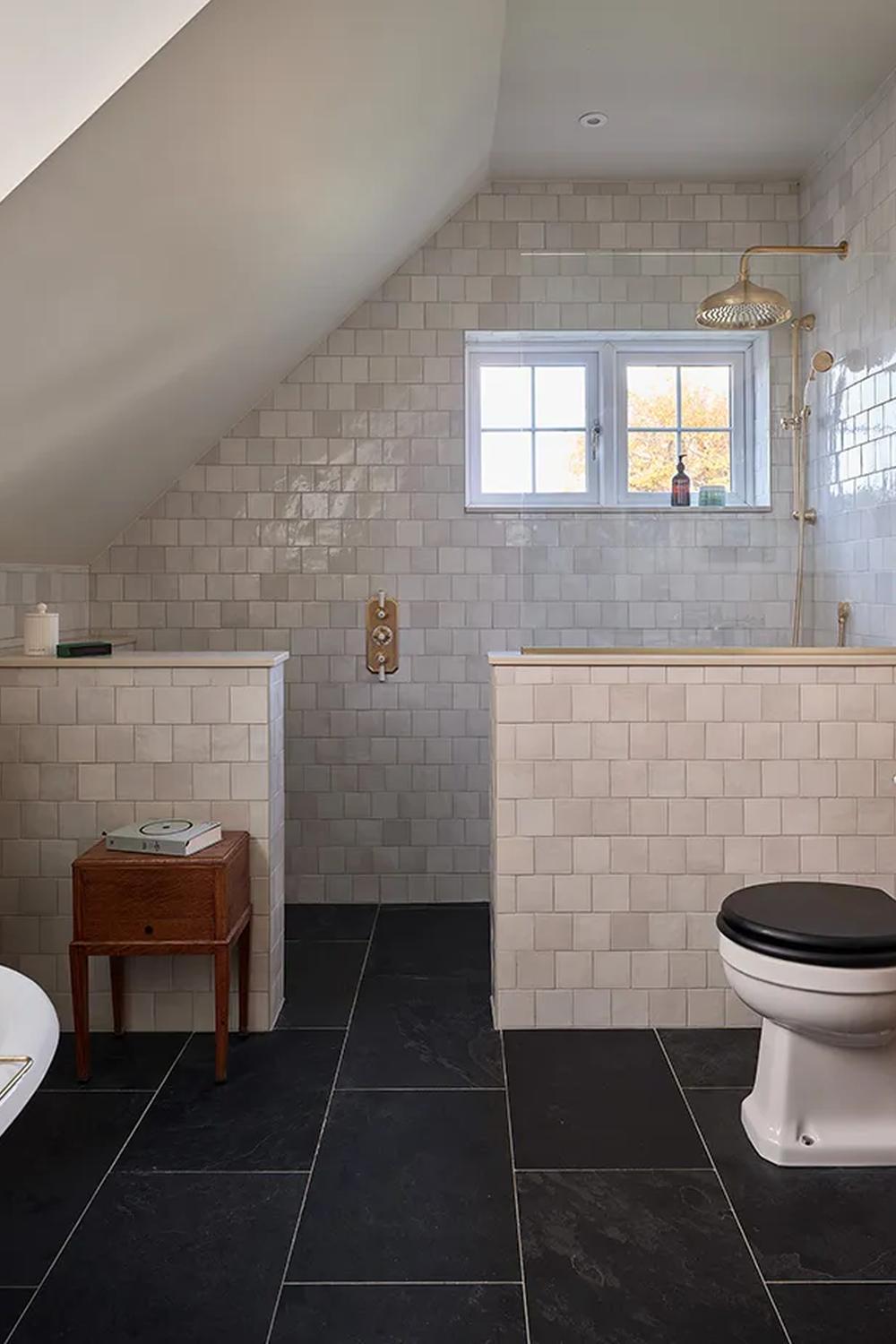 Modern chic bathroom design showcasing slate and ceramic elements