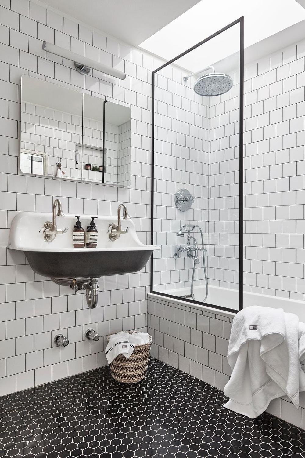 Signature small bathroom in black and white tones with stylish accents