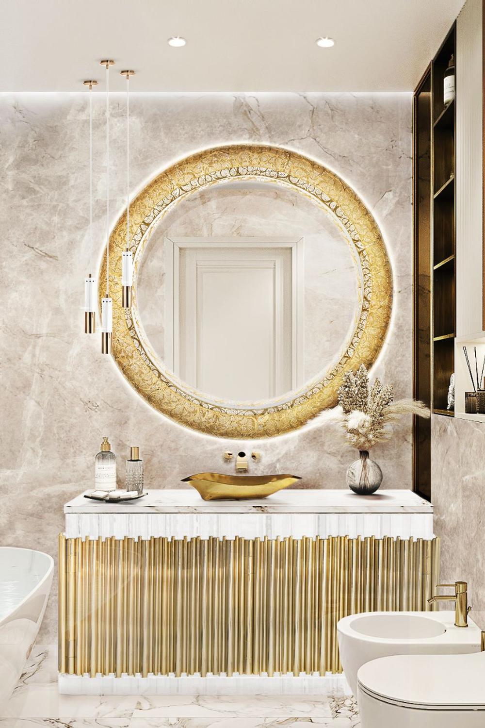 Baño lujoso con espejos y acabados dorados