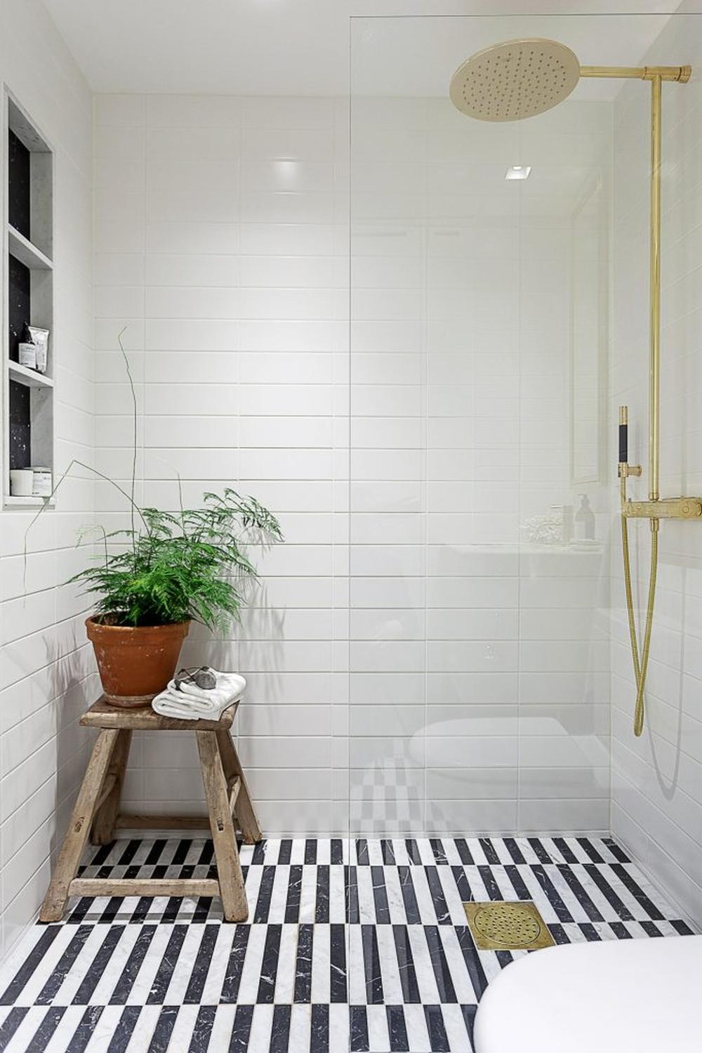 21 Striking Stripe Tile Bathroom Designs to Inspire Your Renovation