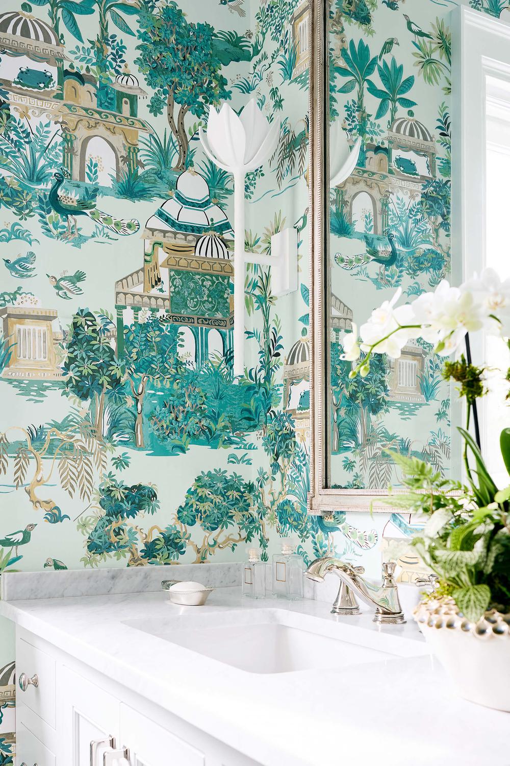 Baño Botánico con Papel Pintado Thibaut