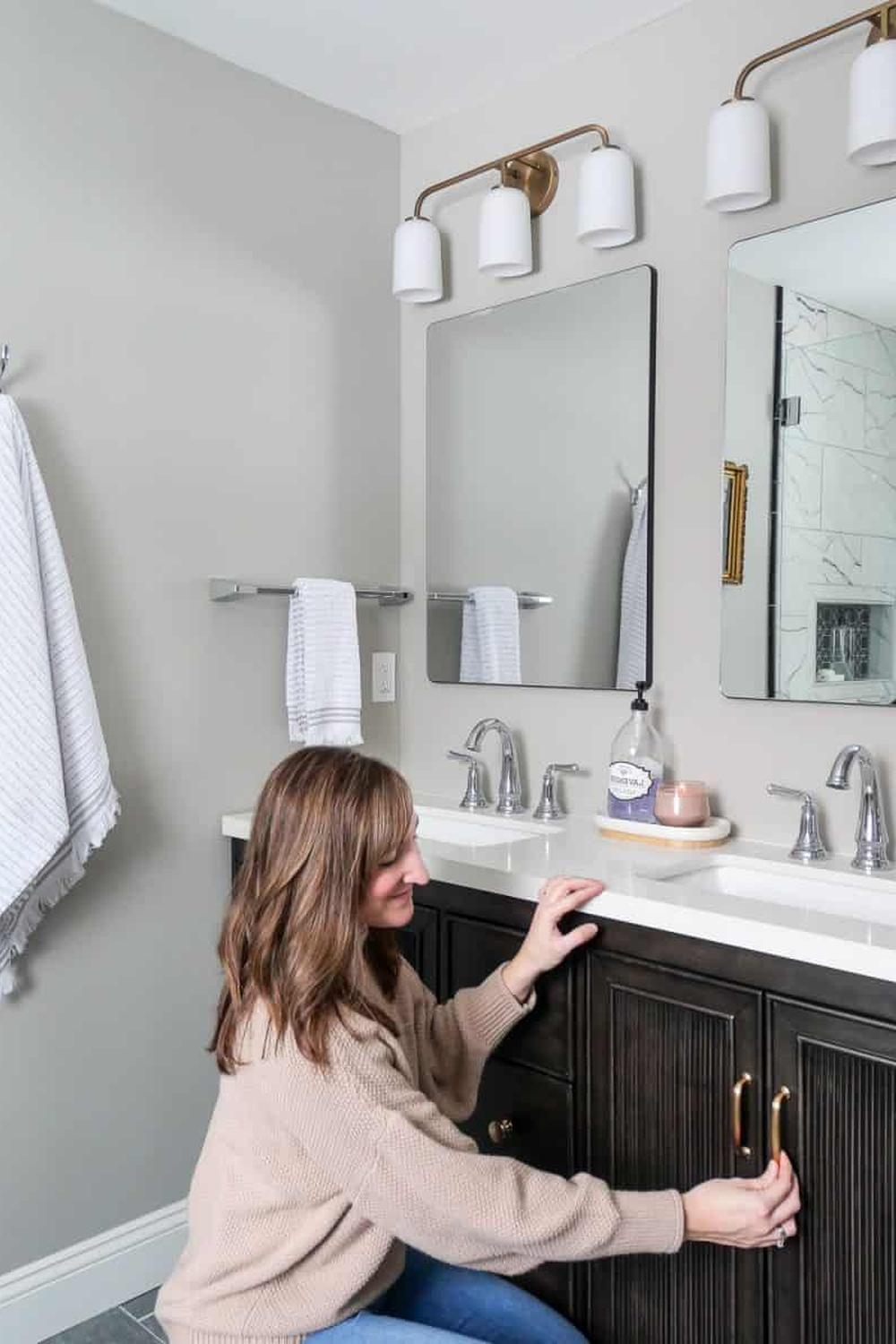 Open bathroom layout emphasizing timeless charm with cohesive colors and decorative elements for elegance.