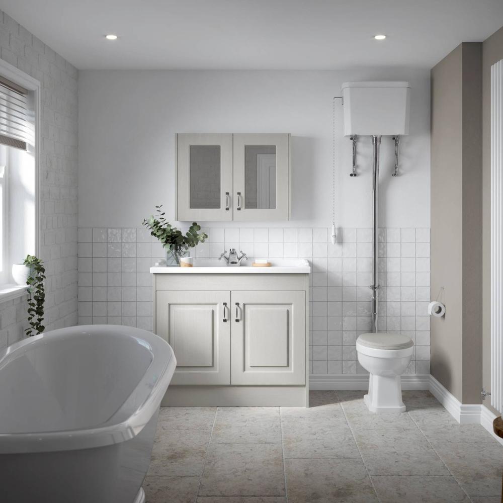 Baño luminoso con estilo vintage.