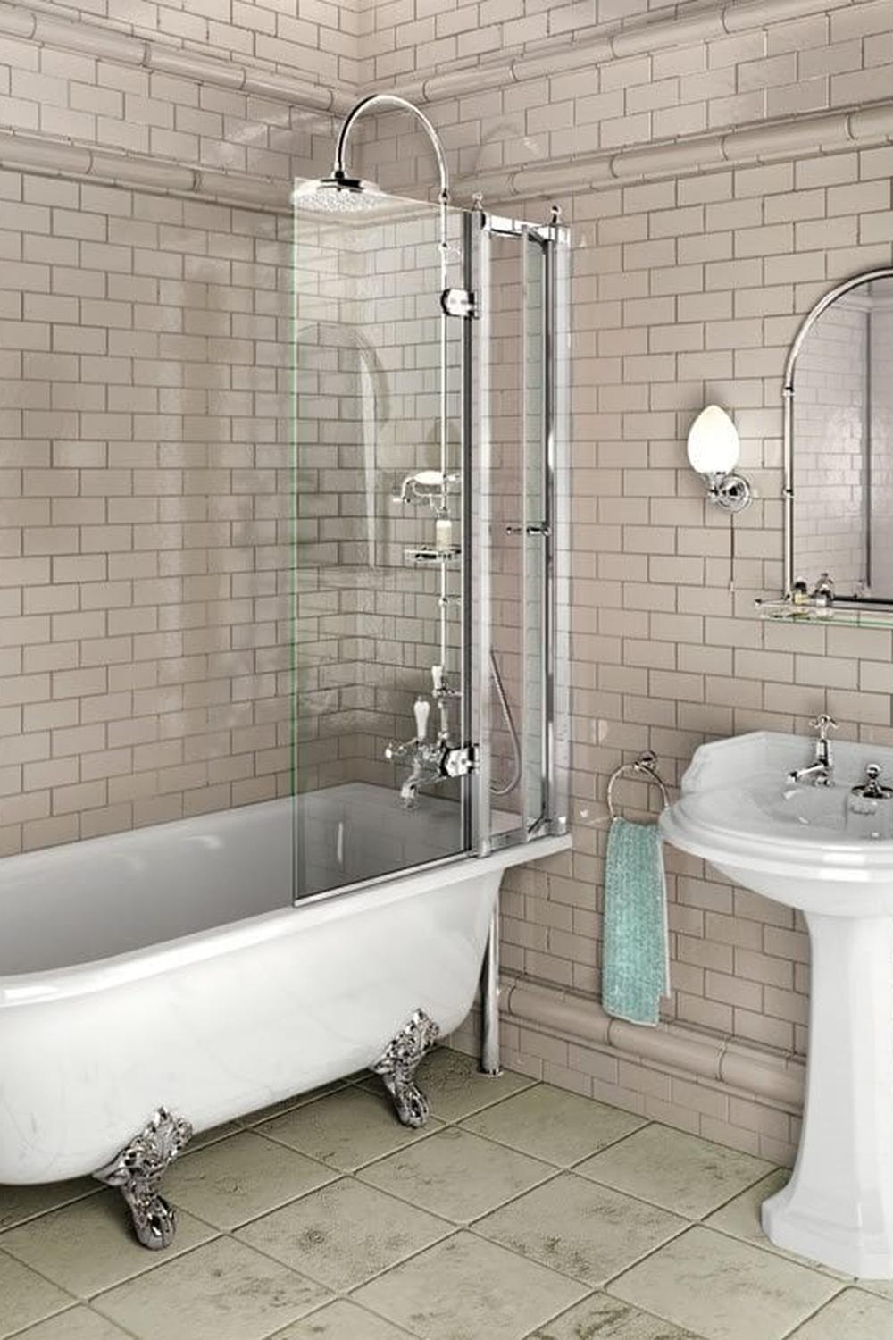 Baño elegante con diseño clásico.