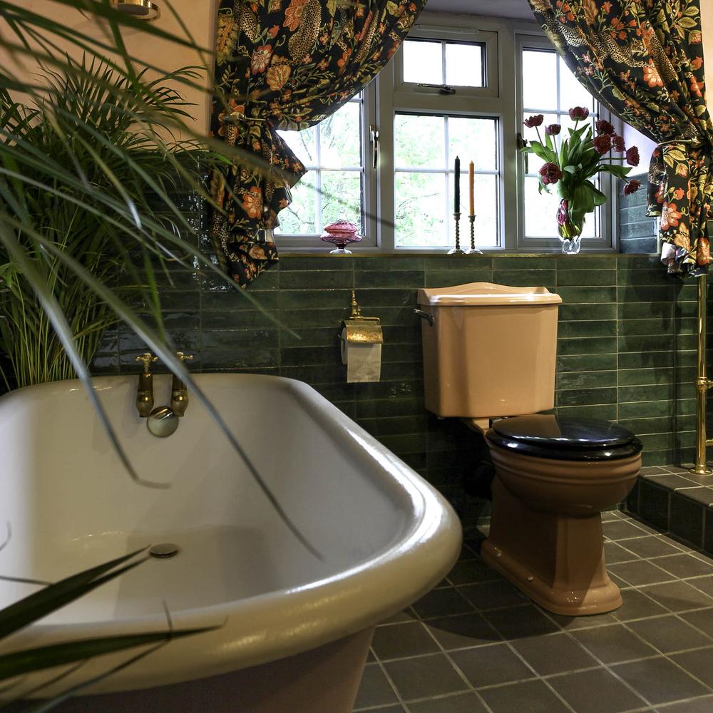 Baño vintage con un toque refrescante en turquesa