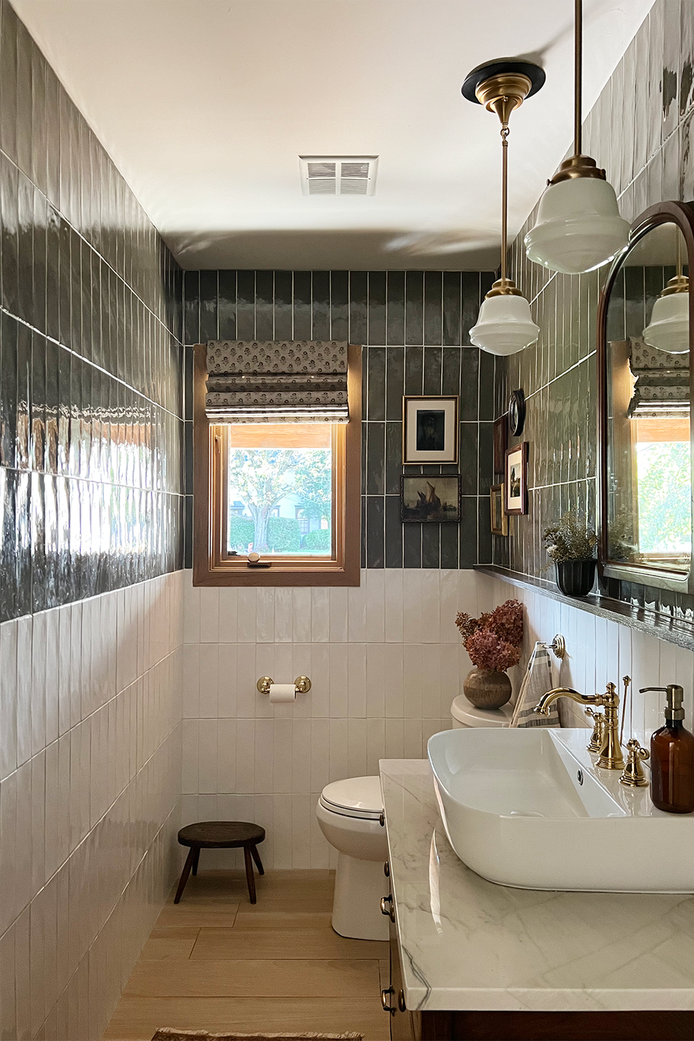 A vintage bathroom featuring a variety of lighting fixtures and elegant colors
