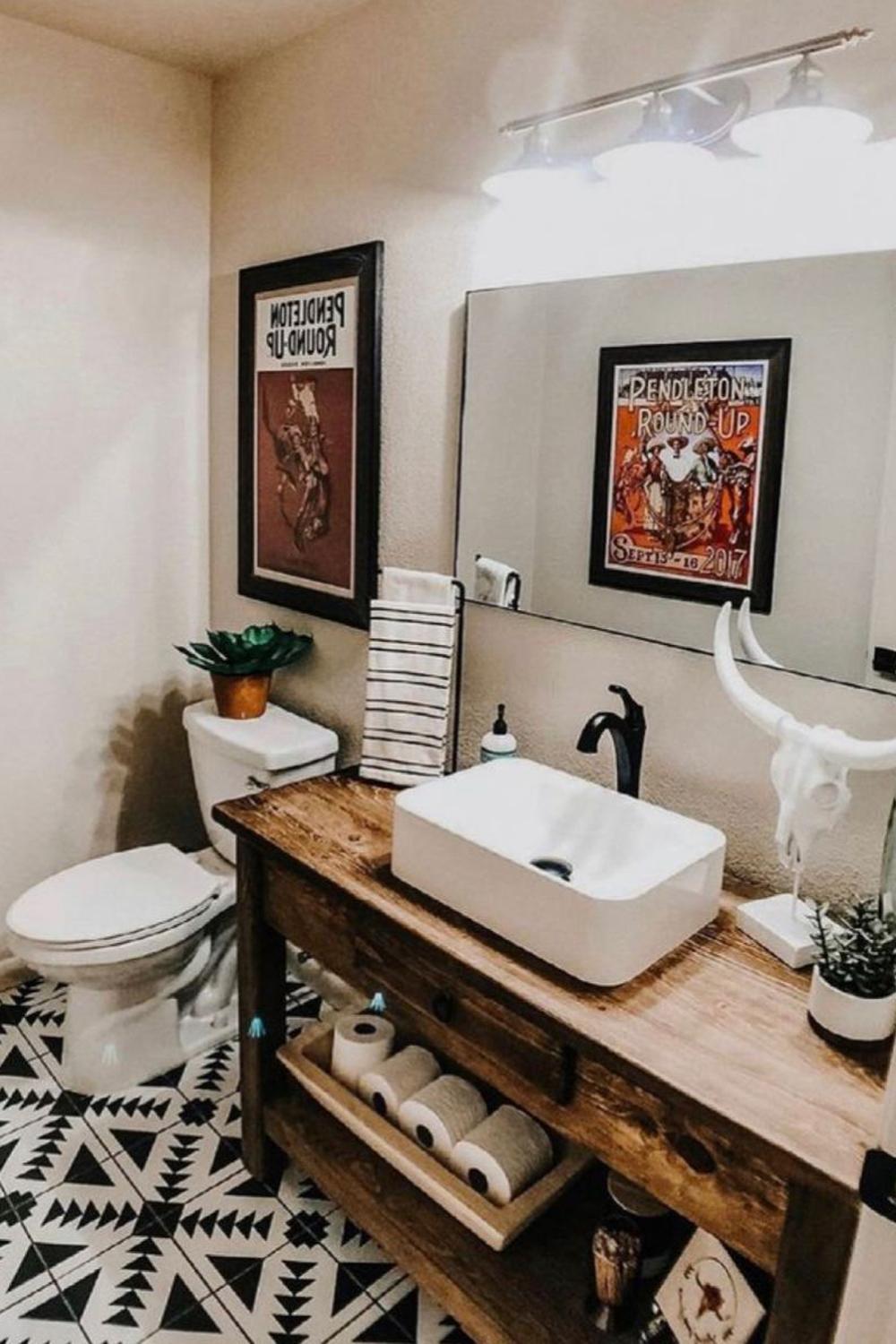 Baño rústico estilo Western con acabado en tonos neutros