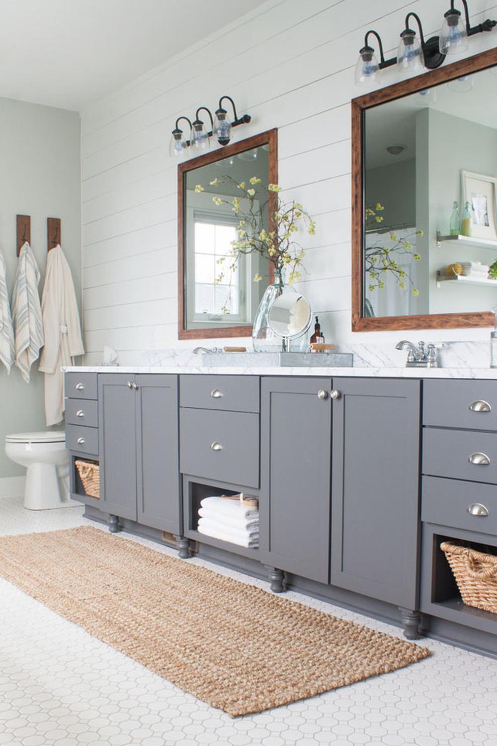 Baño contemporáneo con muebles grises