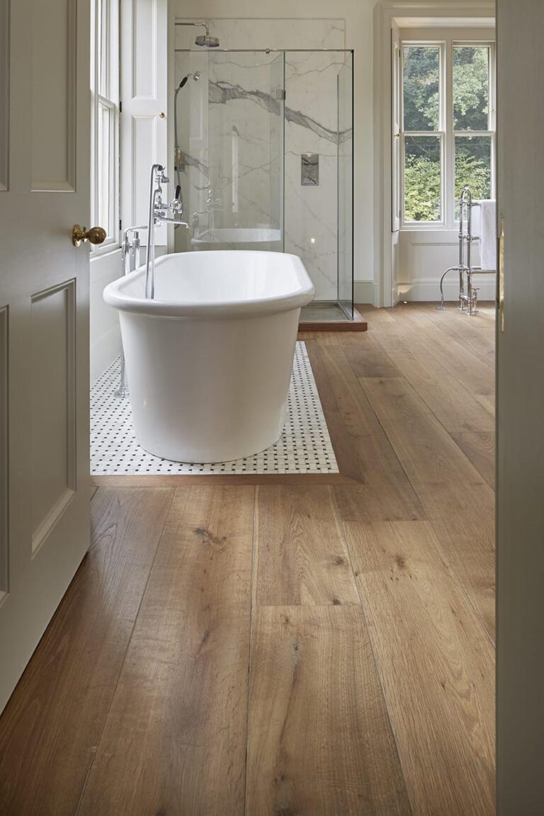 14 Wood Floor Bathroom Designs That Will Inspire Your Next Renovation