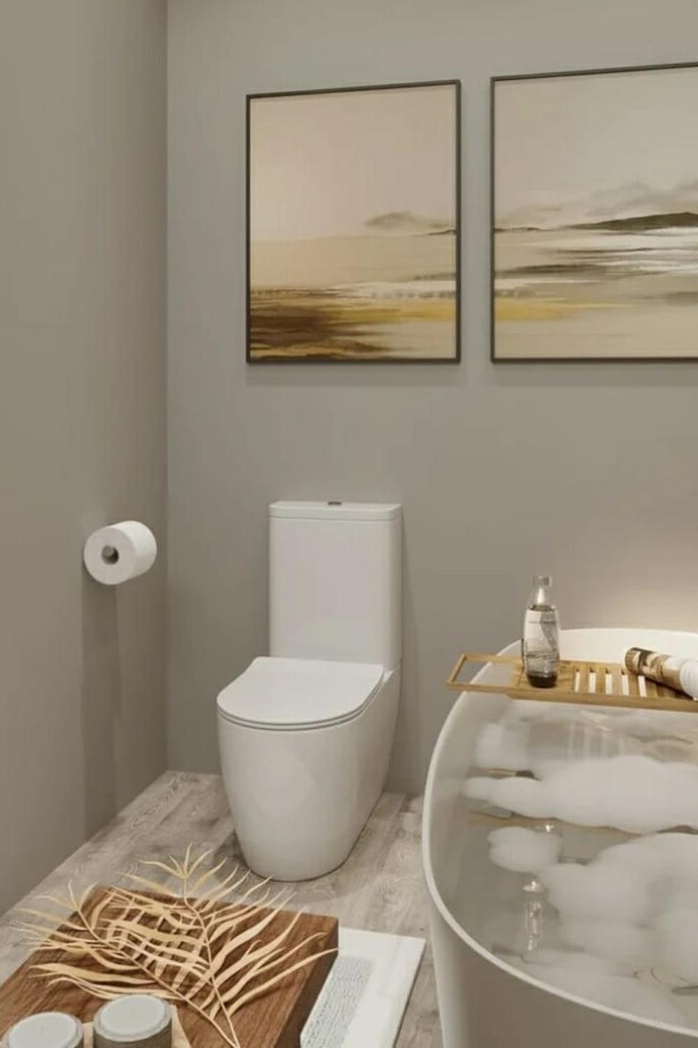 Baño minimalista con calidez natural